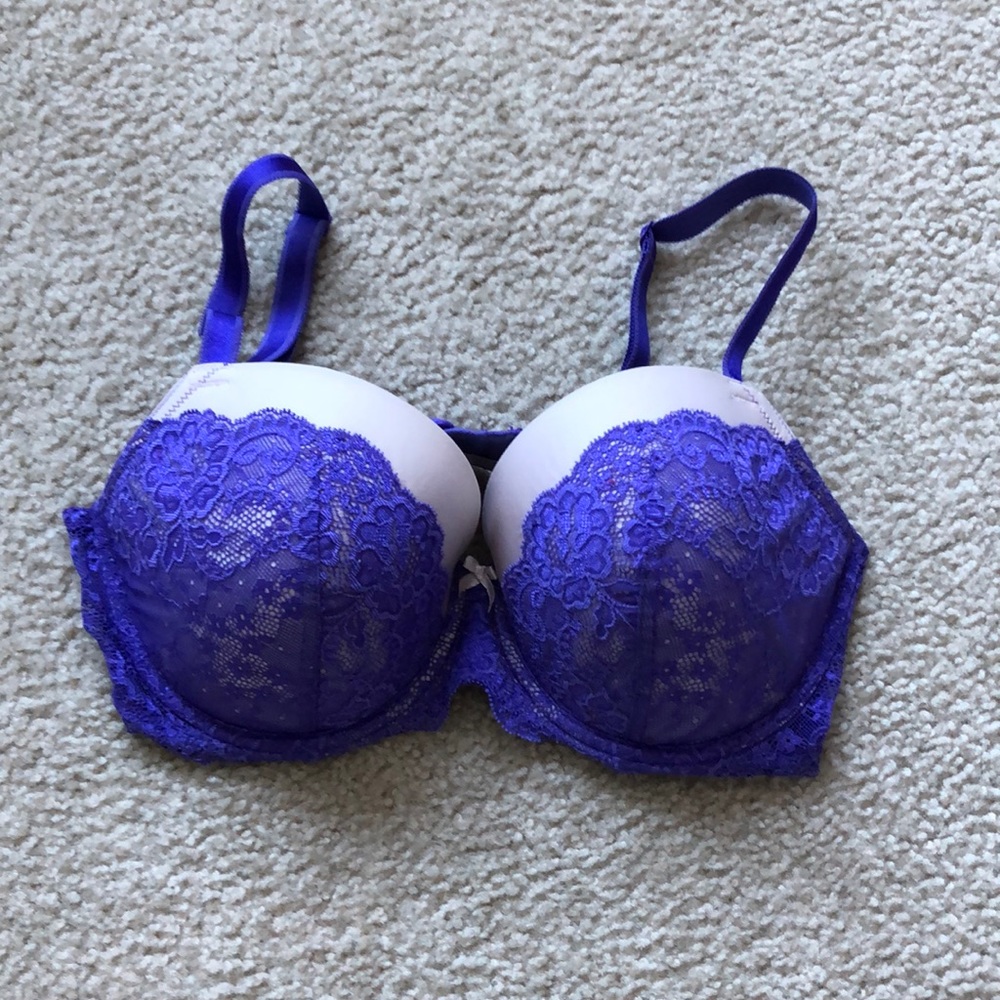LIKE NEW Victoria's secret 36DD